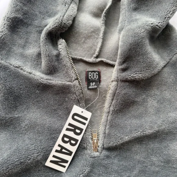 BDG Urban Outfitters sweater NWT - Picture 3 of 5